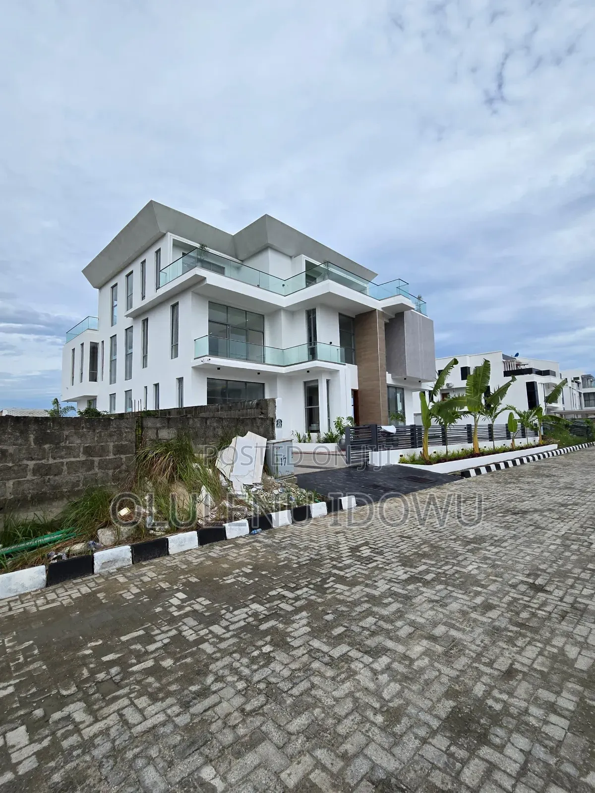 Furnished 5bdrm Duplex in Osapa london for sale in Osapa london