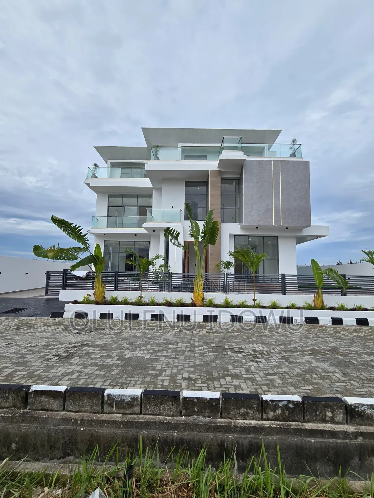 Furnished 5bdrm Duplex in Osapa london for sale in Osapa london