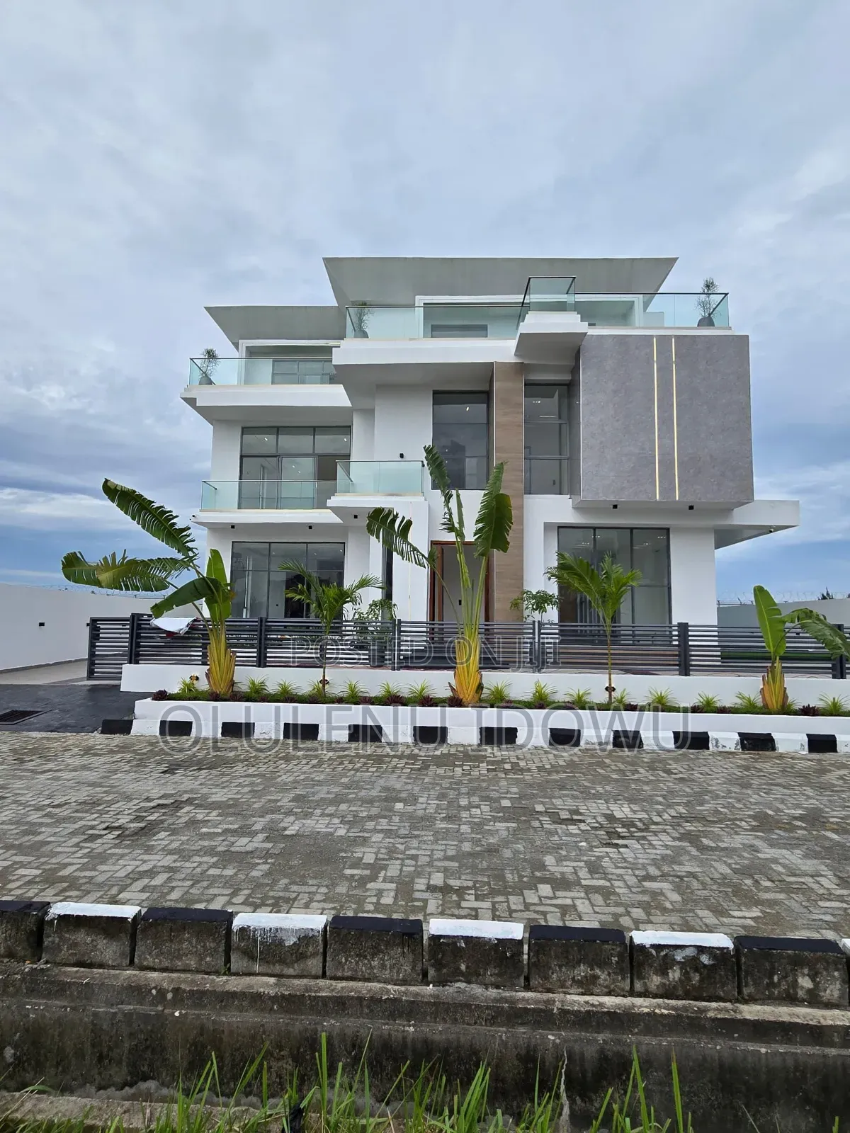 Furnished 5bdrm Duplex in Osapa london for sale in Osapa london