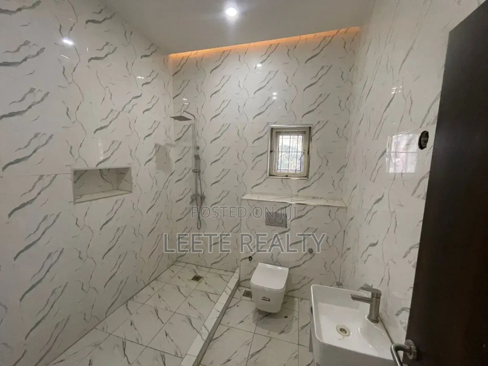 5bdrm Duplex in Gwarinpa for sale in Gwarinpa