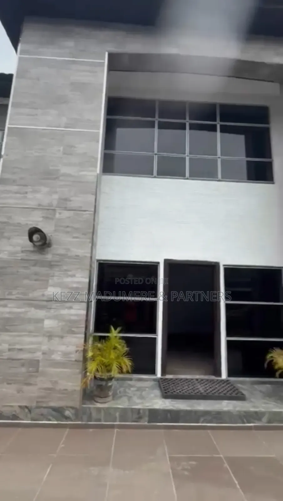 For Sale: Corporate Office With Mini Warehouse , Nta Rd , Ph in Port-Harcourt