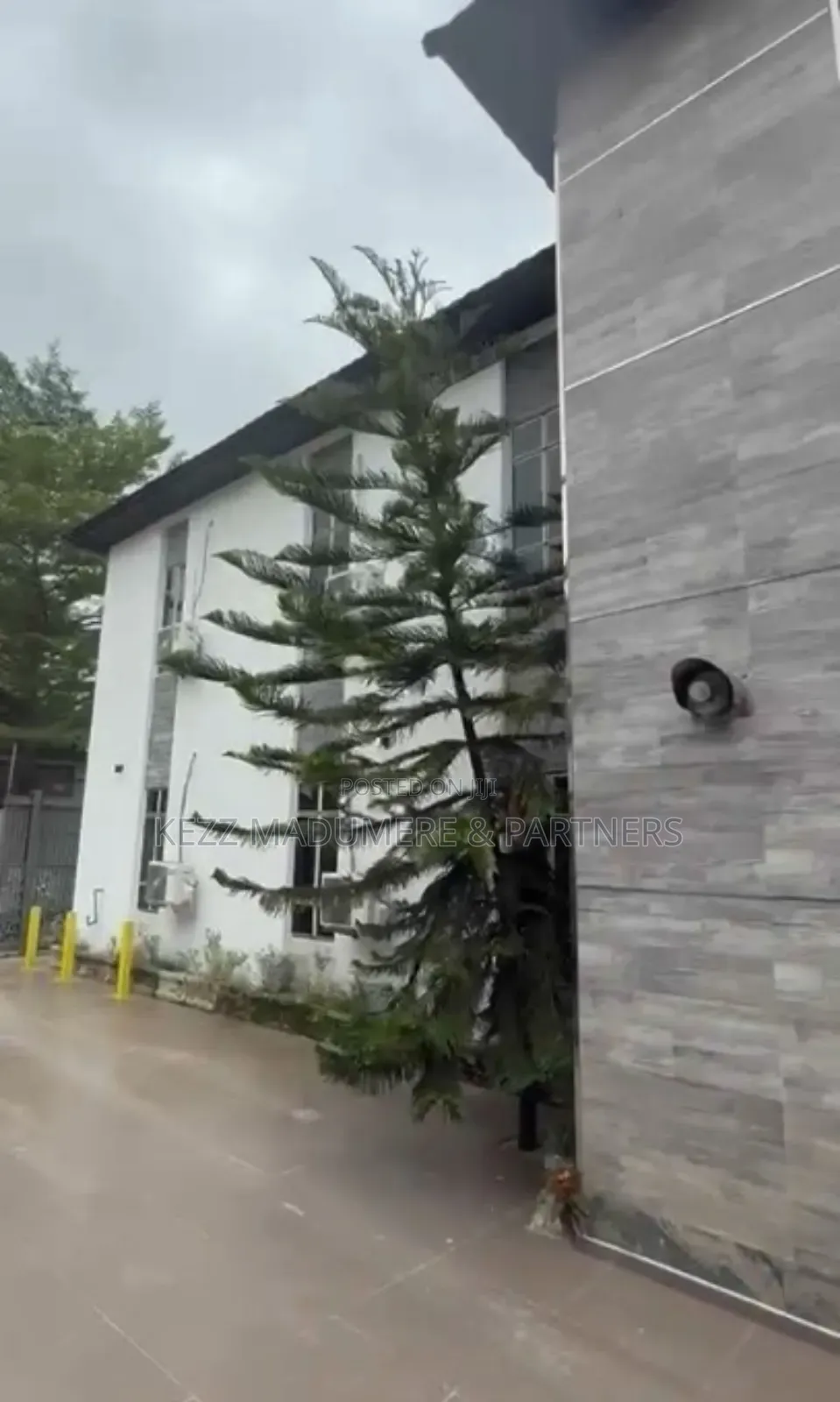 For Sale: Corporate Office With Mini Warehouse , Nta Rd , Ph in Port-Harcourt