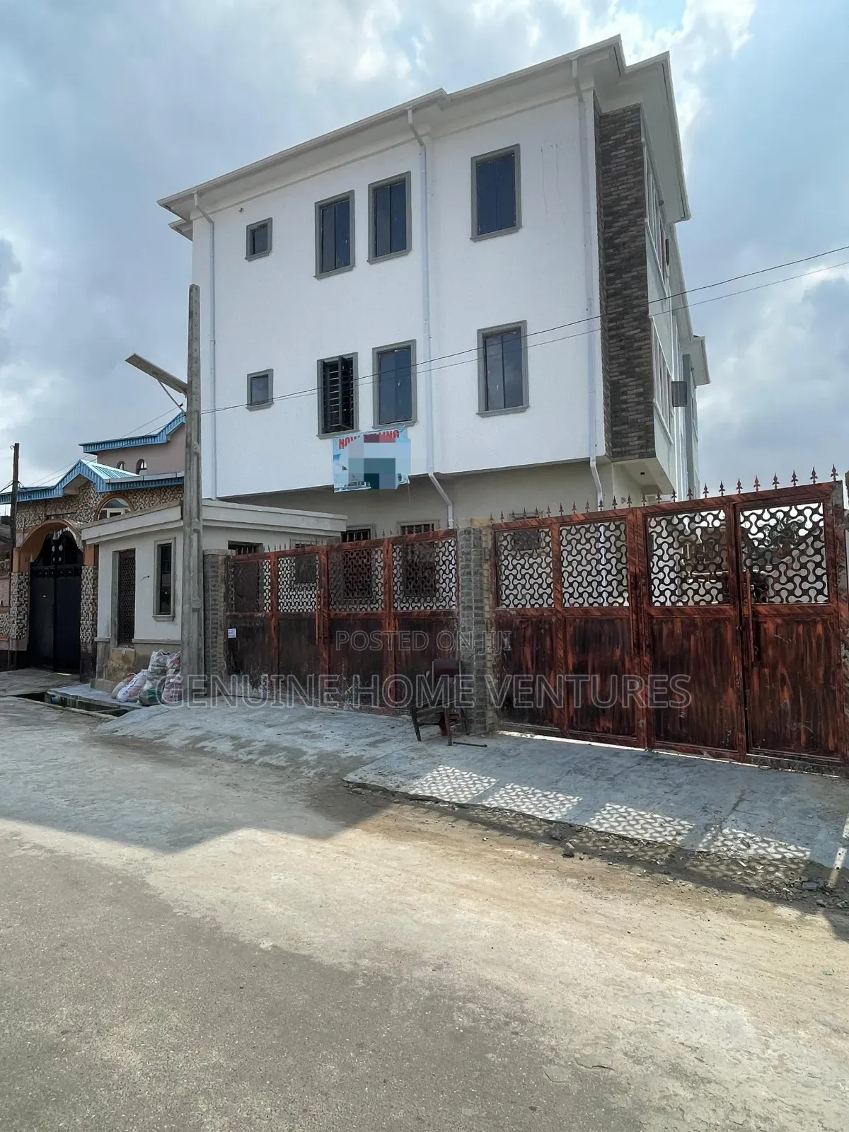 3bdrm Apartment in Surulere for sale in Surulere