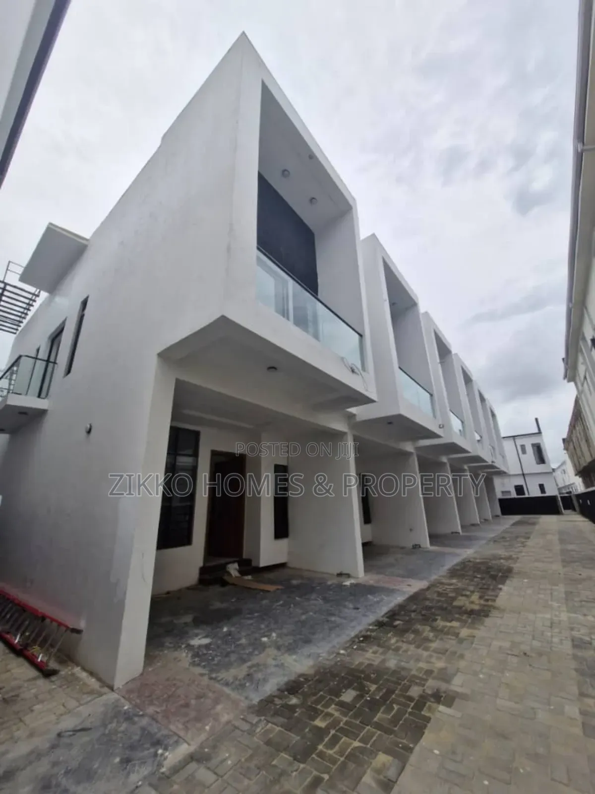 3bdrm Townhouse/Terrace in Ikota Gra, Chevron for sale in Chevron