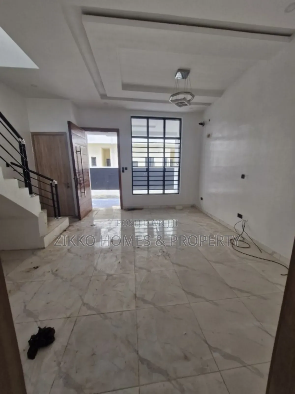 3bdrm Townhouse/Terrace in Ikota Gra, Chevron for sale in Chevron