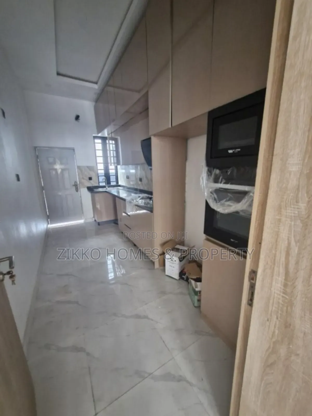 3bdrm Townhouse/Terrace in Ikota Gra, Chevron for sale in Chevron