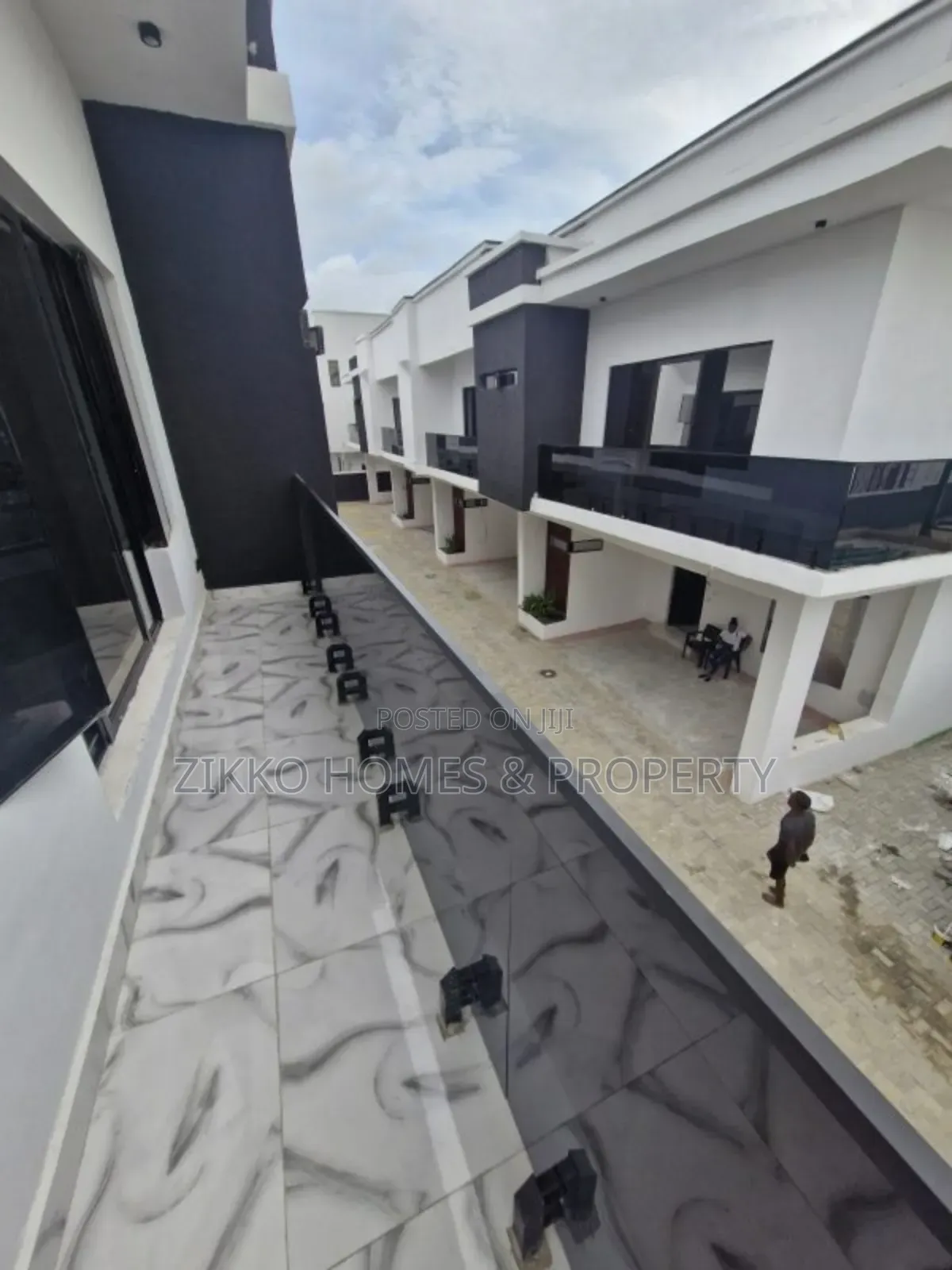 4bdrm Duplex in Ikota Gra, Chevron for sale in Chevron