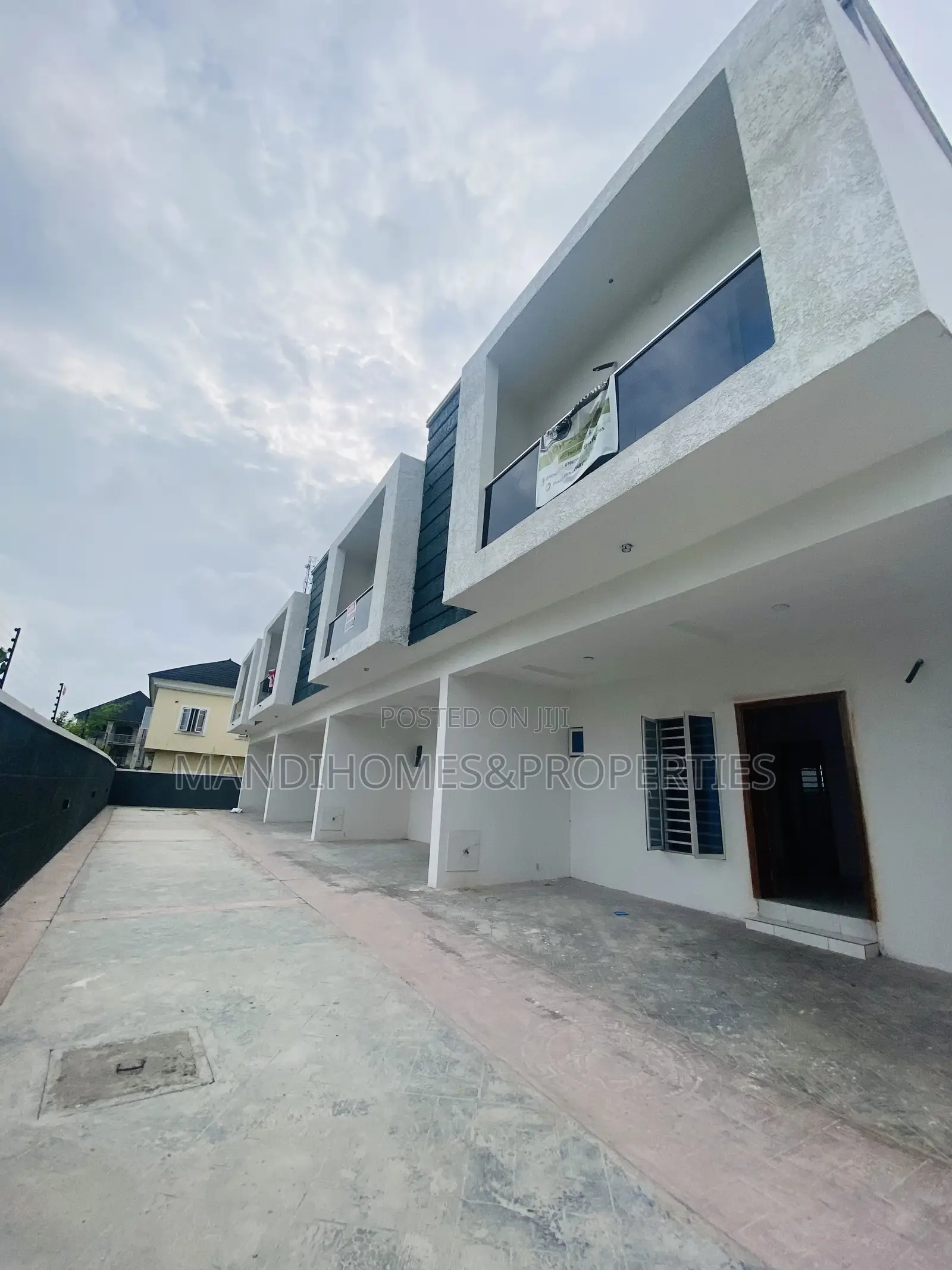 4bdrm Townhouse/Terrace in Ikota for sale in Ikota