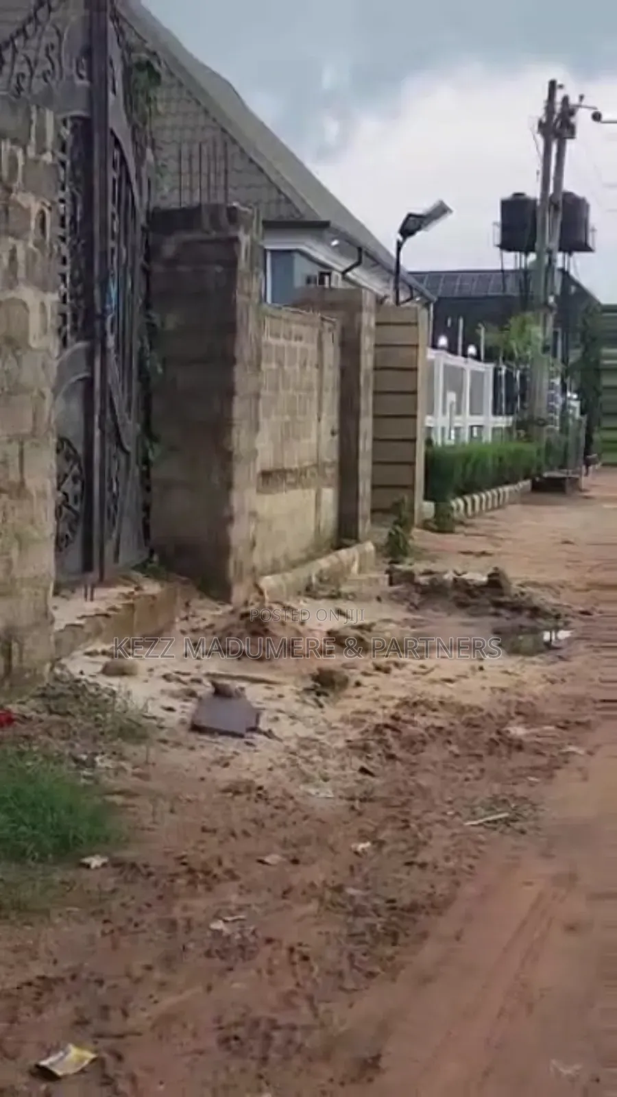 For Sale : 3 Fenced With Gate at Ogbosisi Rd Egbu Owerri in Owerri