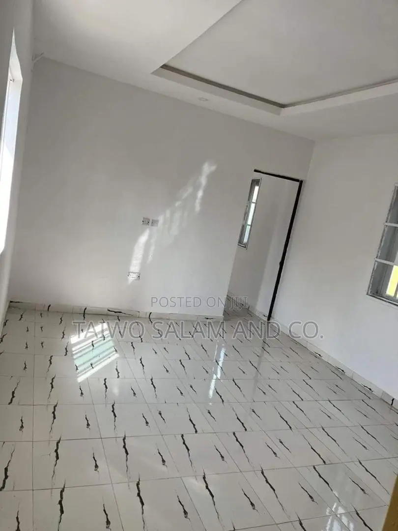 1bdrm Block of Flats in Akala Express for sale in Akala Express