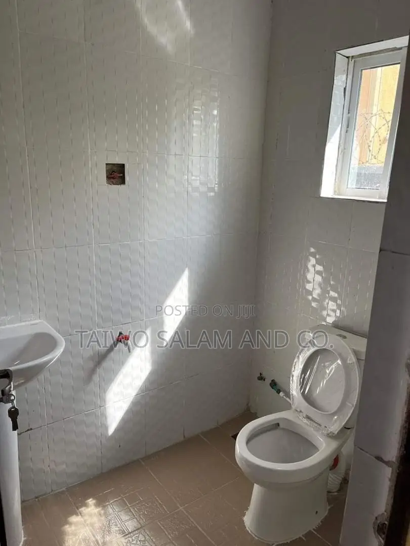 1bdrm Block of Flats in Akala Express for sale in Akala Express