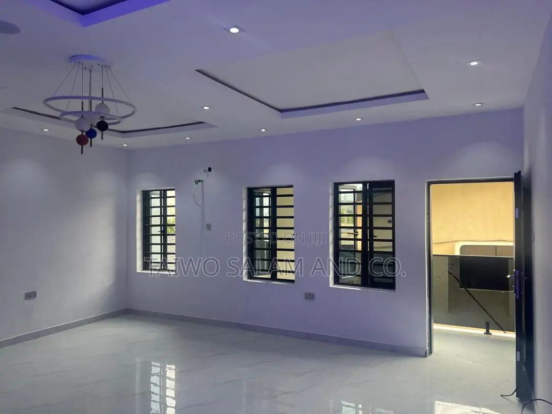 4bdrm Duplex in Oluyole Estate for sale in Oluyole Estate