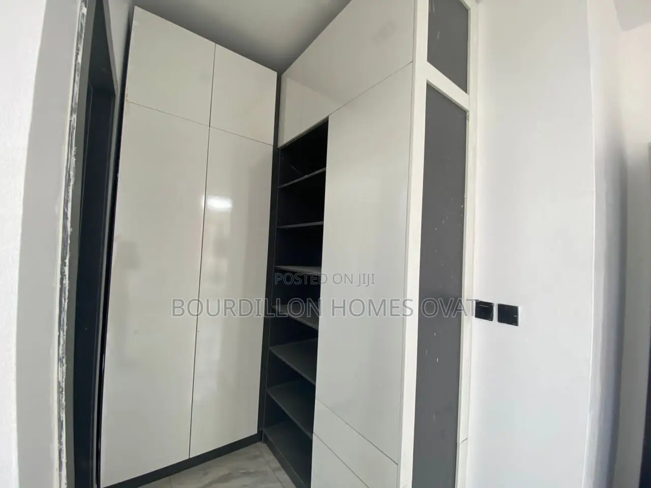 4bdrm Duplex in Ikota for sale in Ikota