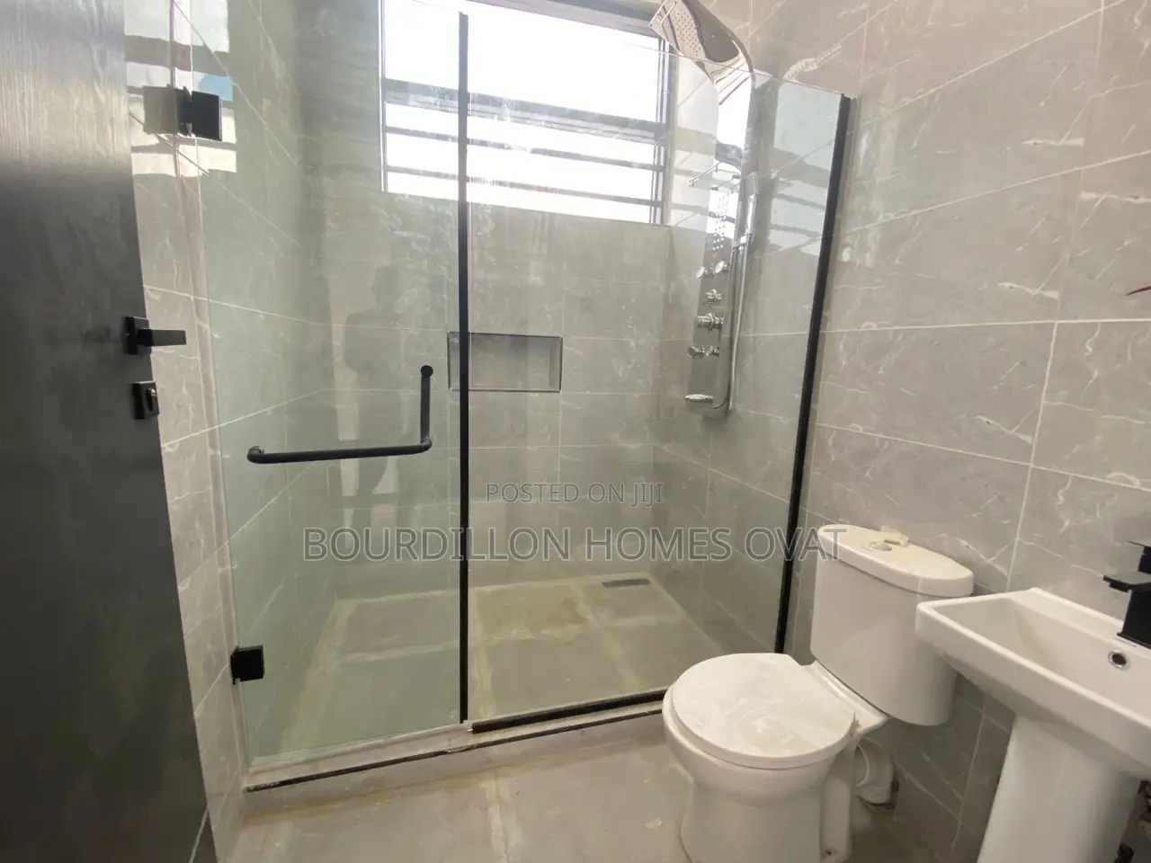 4bdrm Duplex in Ikota for sale in Ikota