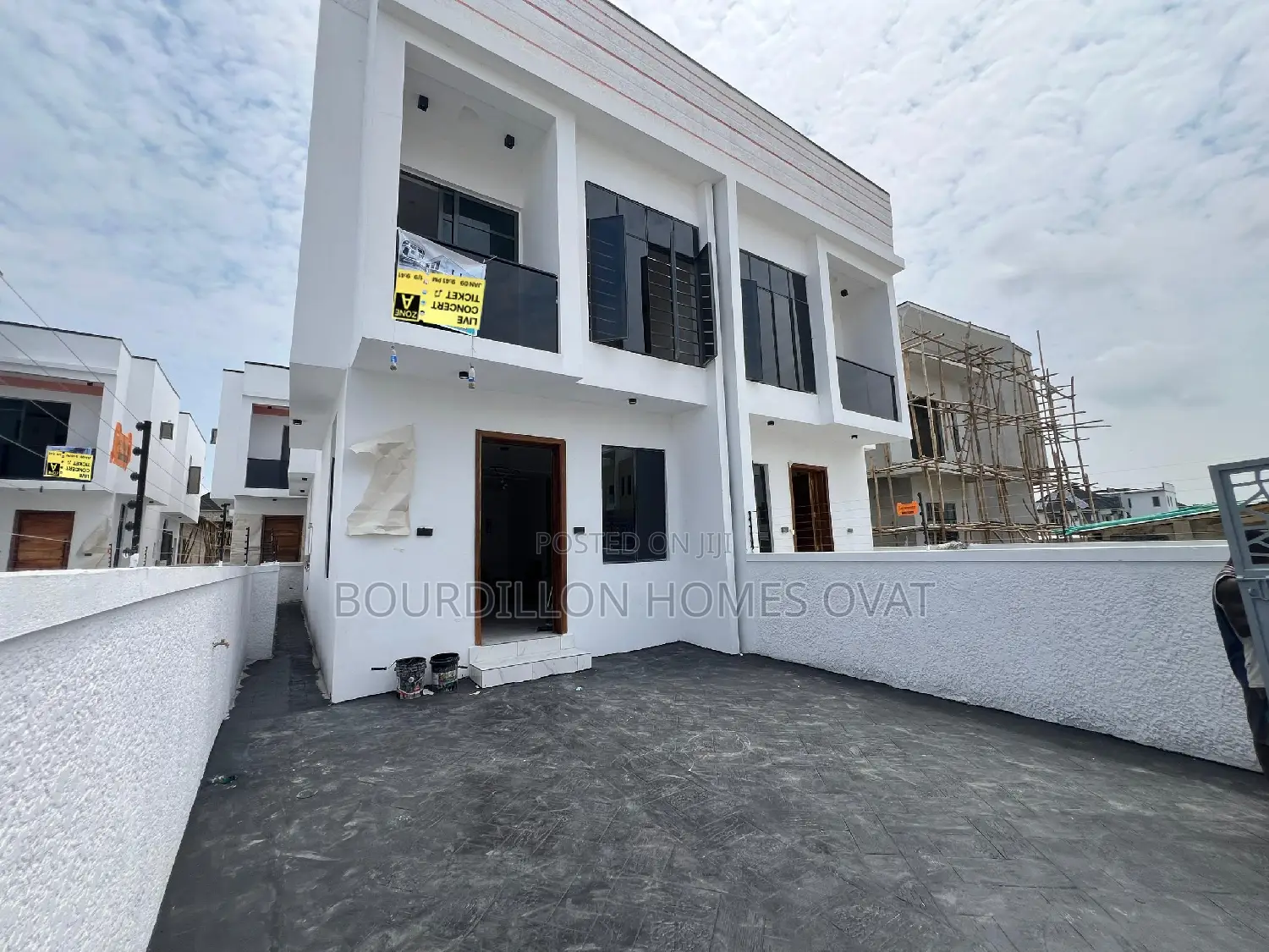 3bdrm Duplex in Ikota for sale in Ikota