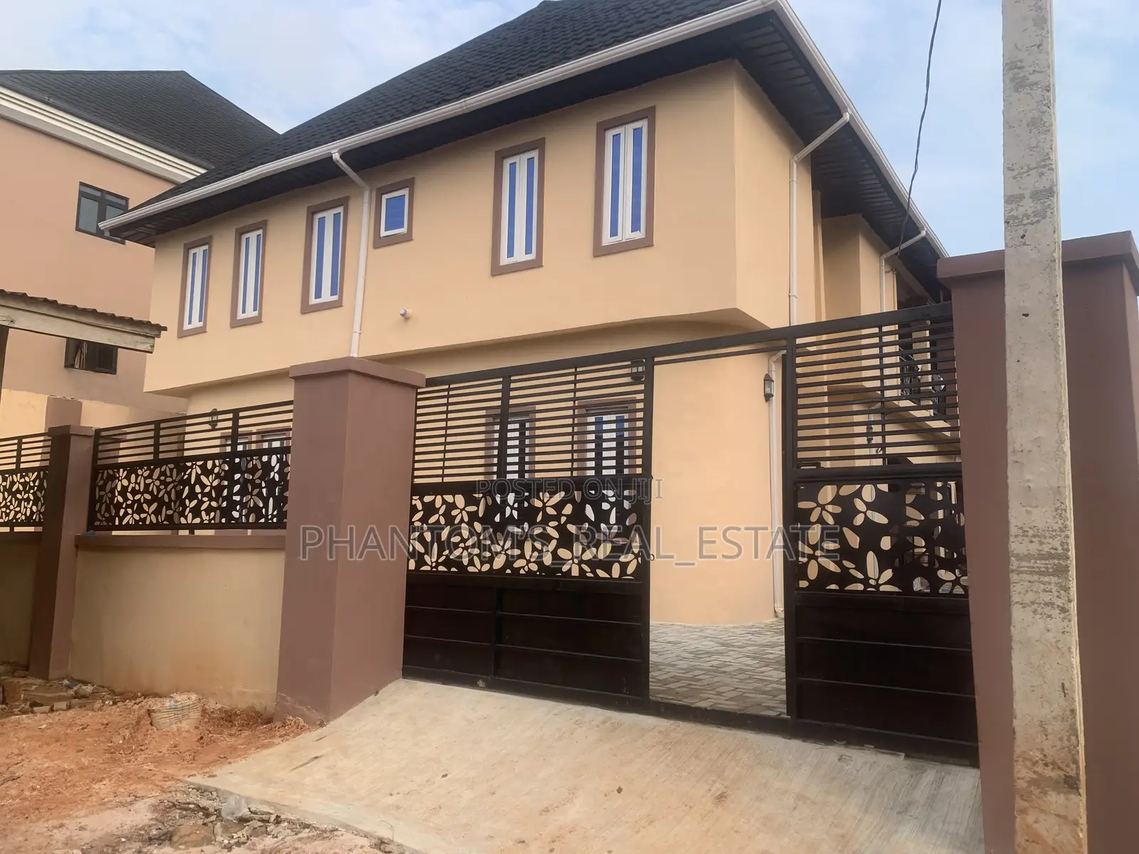 2bdrm Block of Flats in Limit, Benin City for sale in Benin City