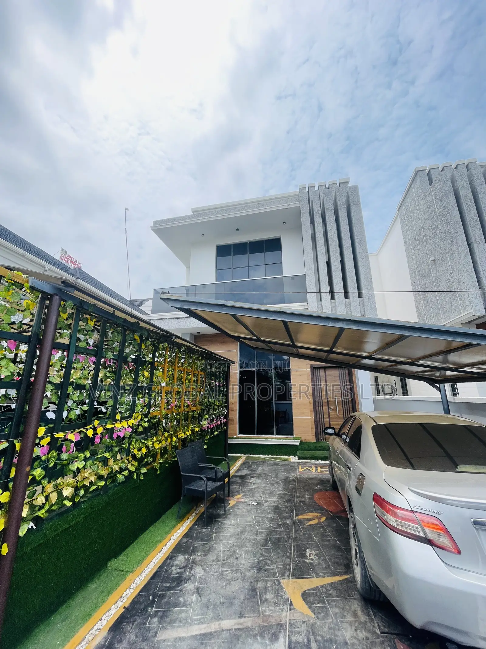 Exquisite 5 Bedroom Detached Duplex With Pool, Ps5, Snooker in Lekki