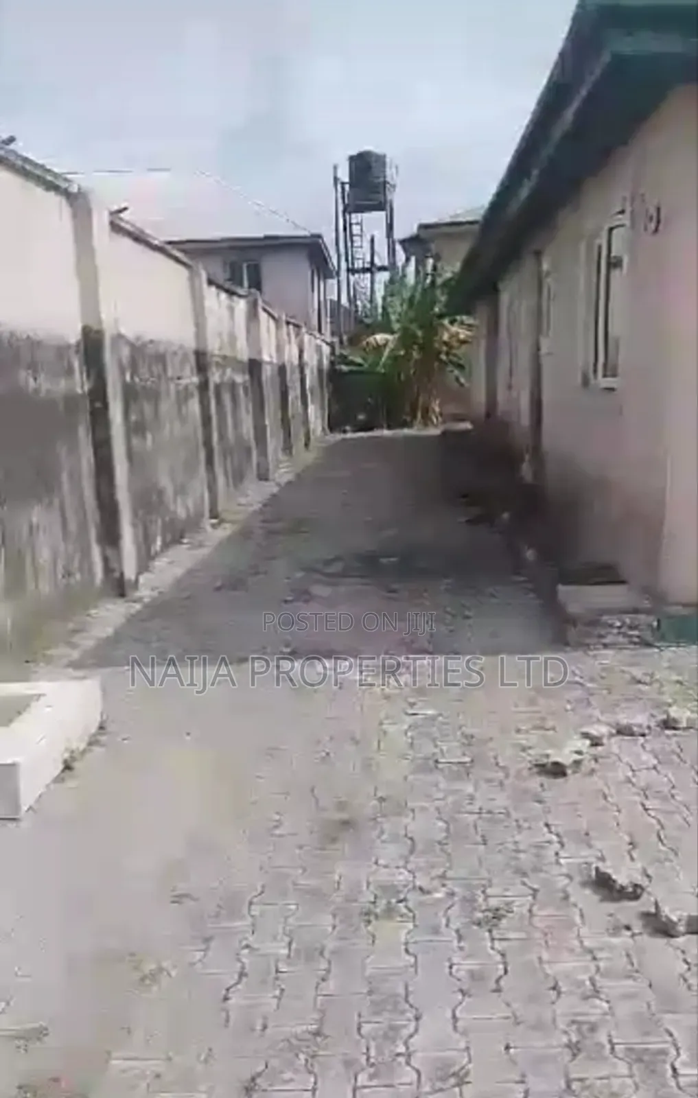 4bdrm Bungalow in Parapo, Awoyaya for sale in Awoyaya