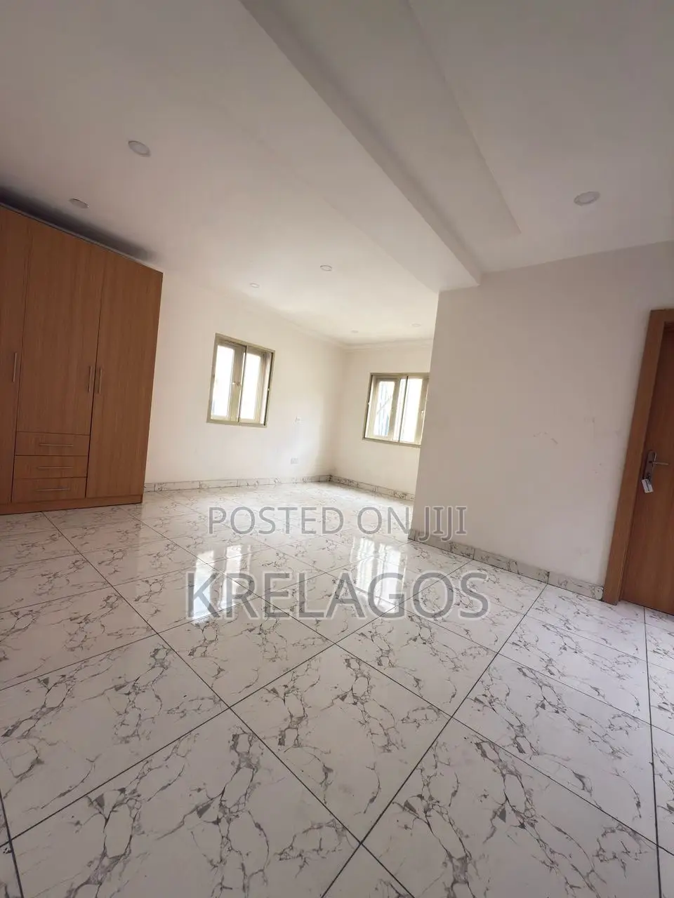 5bdrm Duplex in Idado for sale in Idado