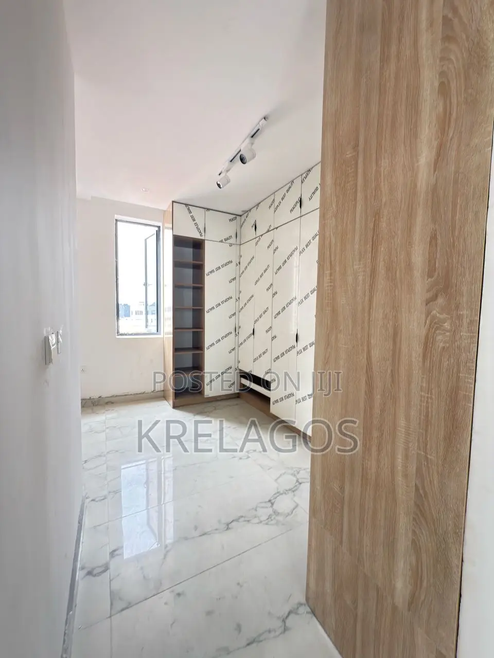 5bdrm Duplex in Idado for sale in Idado