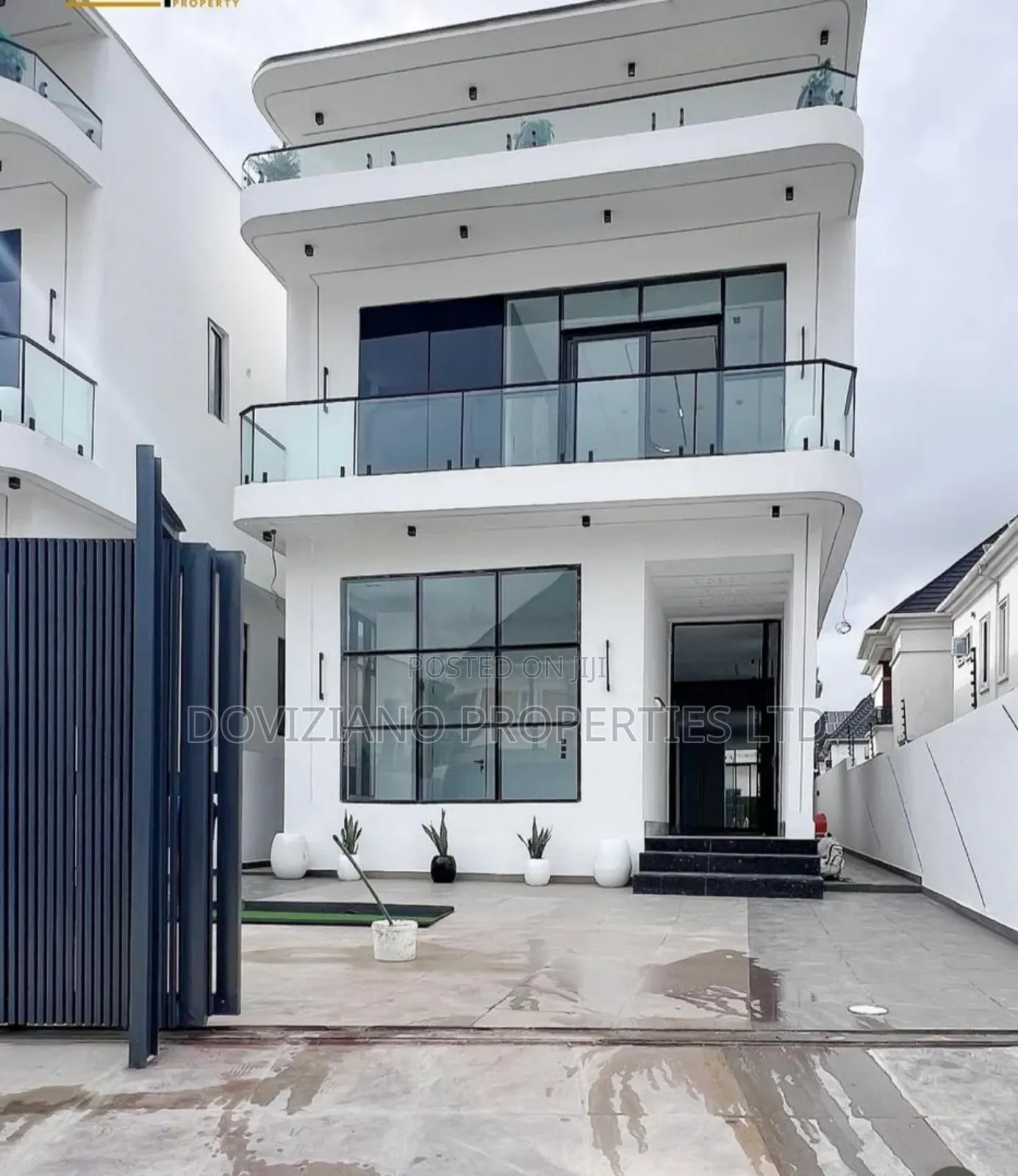 5bdrm Duplex in Chevron for sale in Chevron
