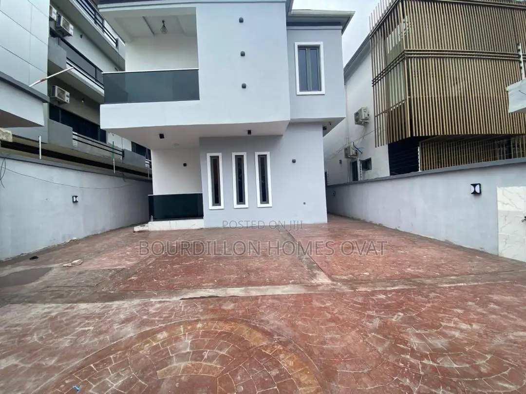 5bdrm Duplex in Ikate for sale in Ikate