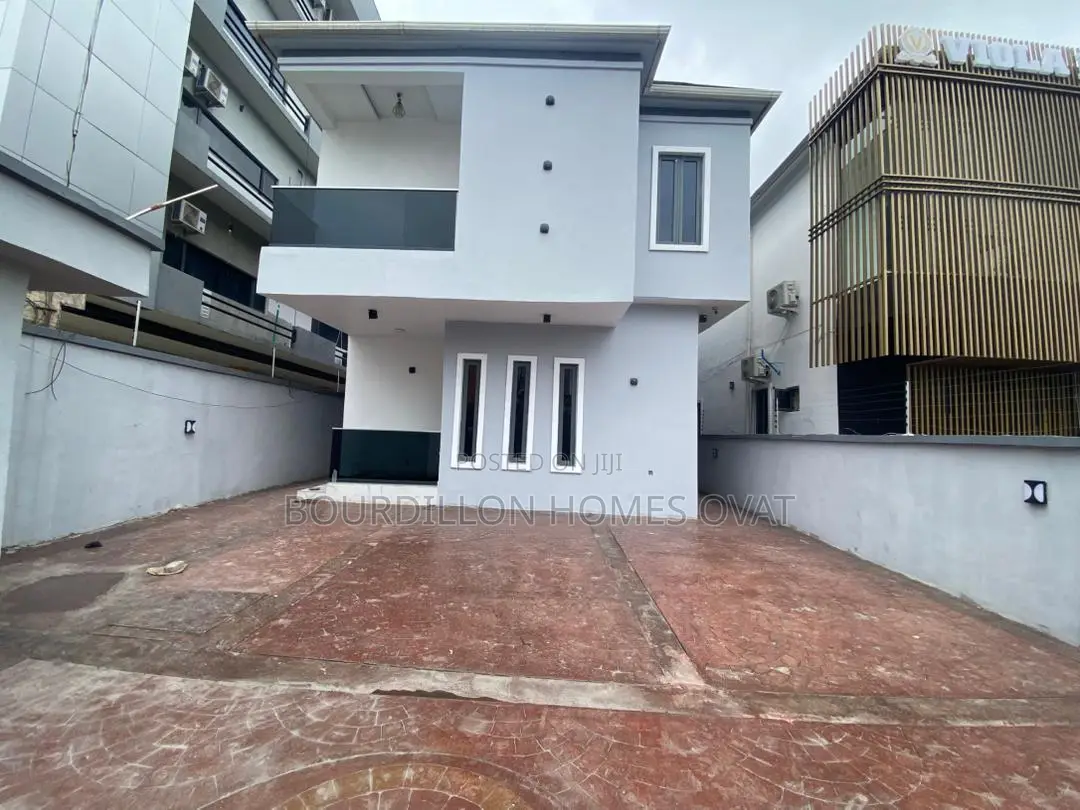 5bdrm Duplex in Ikate for sale in Ikate