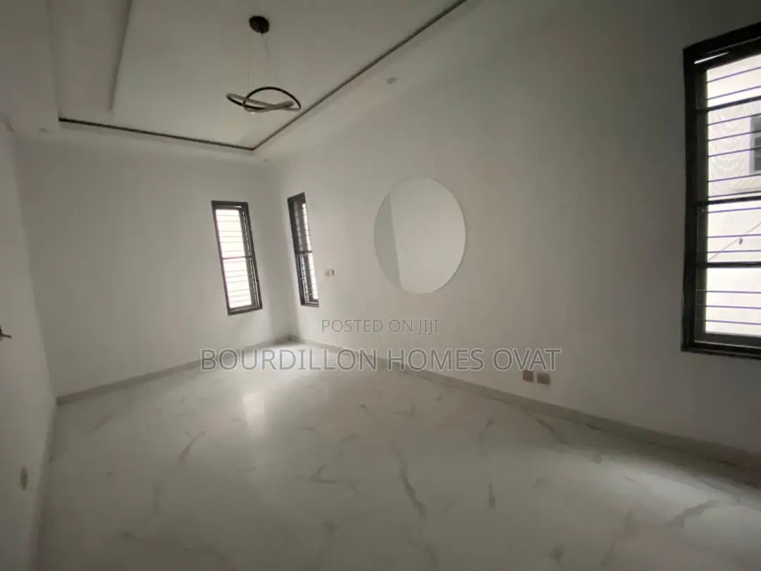 5bdrm Duplex in Ikate for sale in Ikate