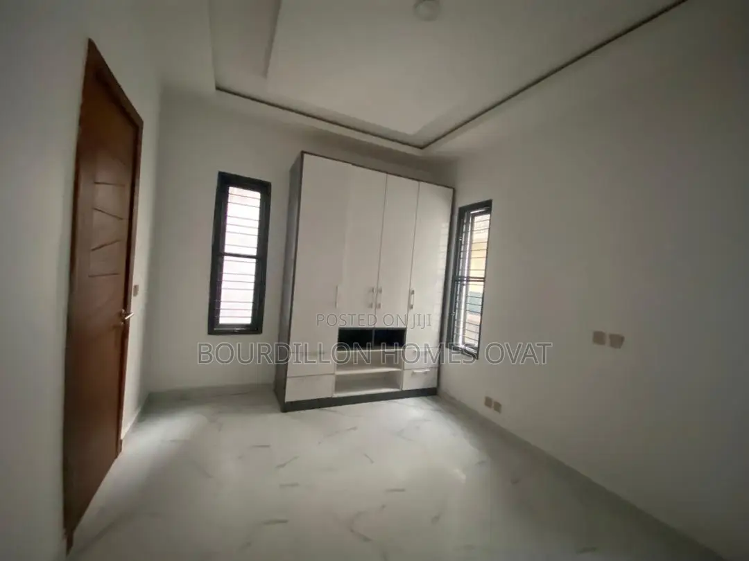 5bdrm Duplex in Ikate for sale in Ikate