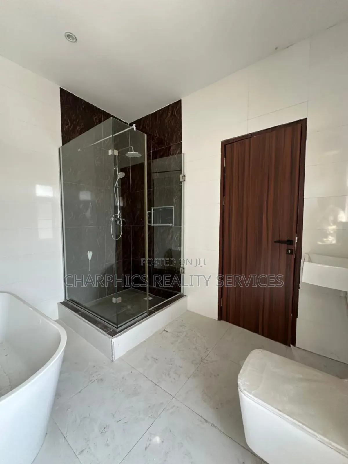 6bdrm Duplex in Ikate for sale in Ikate