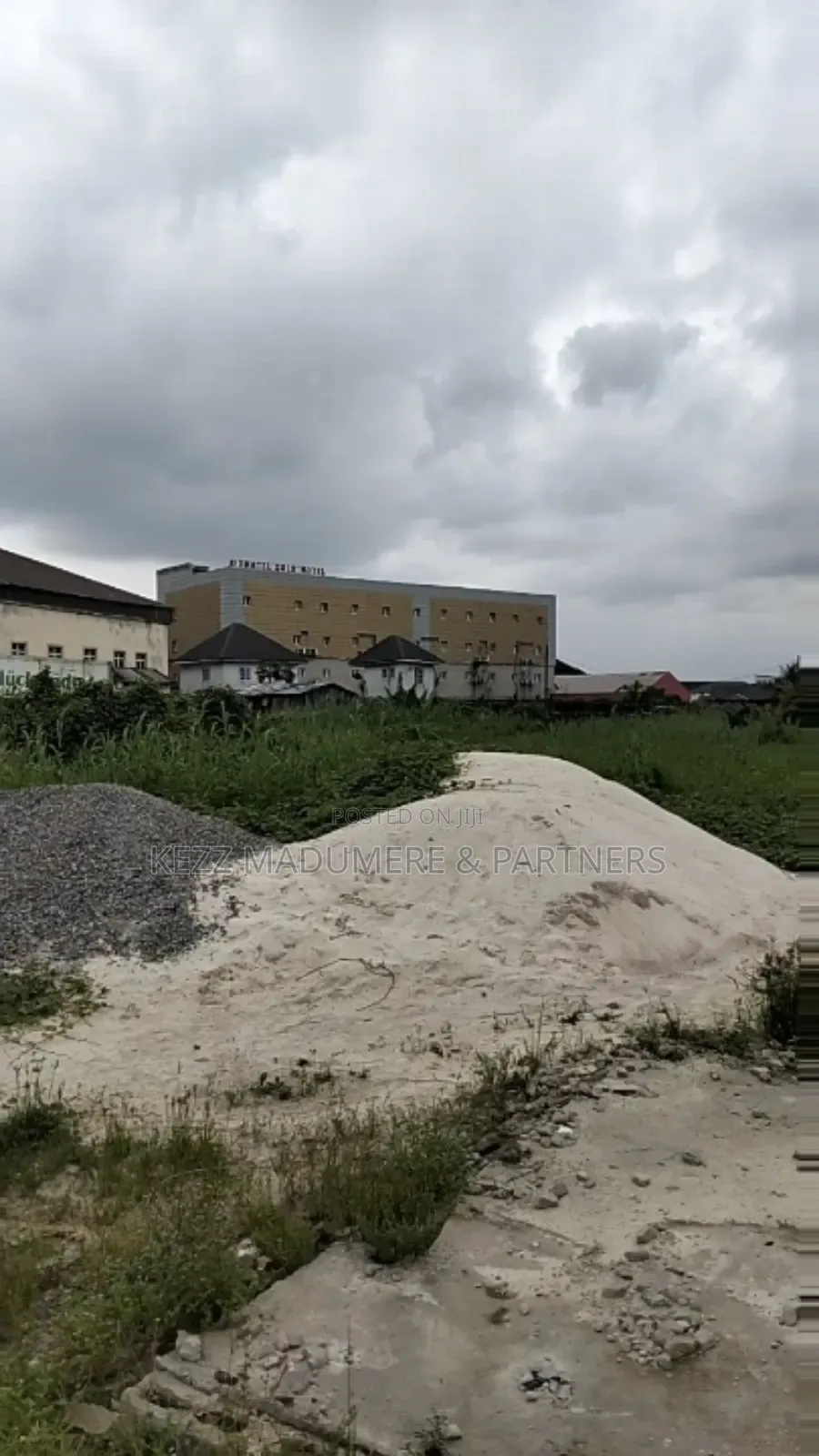 For Sale: 81⁄2 Plots on the Major Stadium Road Port Harcourt in Port-Harcourt