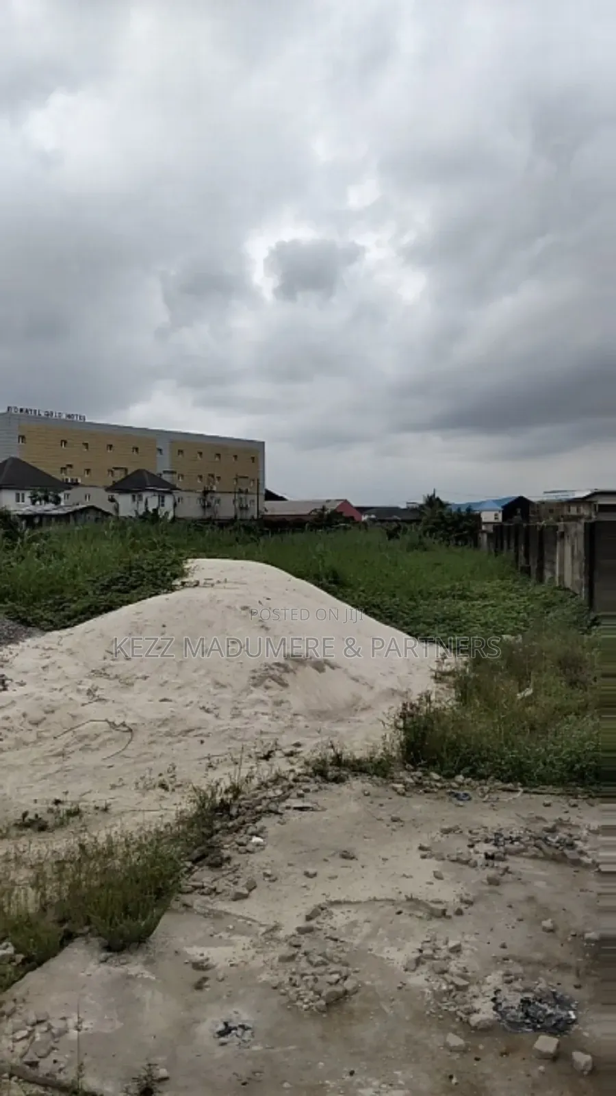 For Sale: 81⁄2 Plots on the Major Stadium Road Port Harcourt in Port-Harcourt
