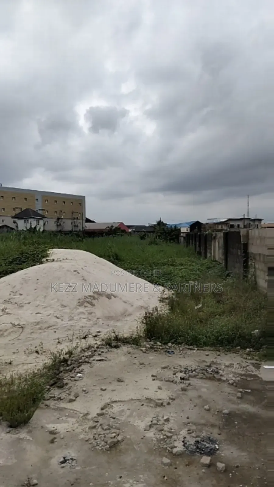 For Sale: 81⁄2 Plots on the Major Stadium Road Port Harcourt in Port-Harcourt