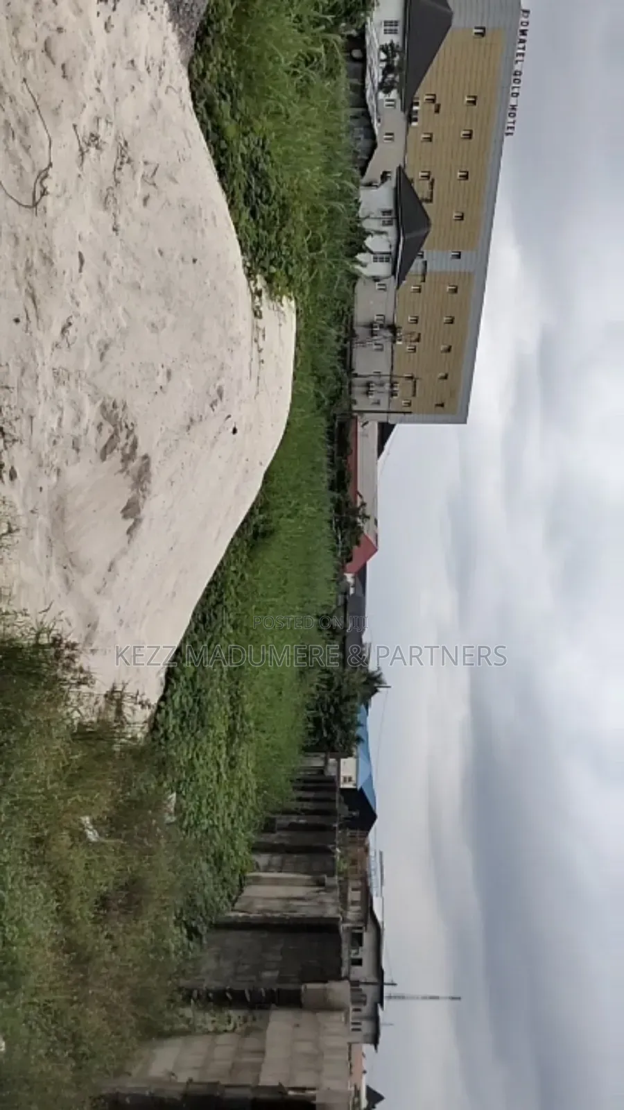 For Sale: 81⁄2 Plots on the Major Stadium Road Port Harcourt in Port-Harcourt