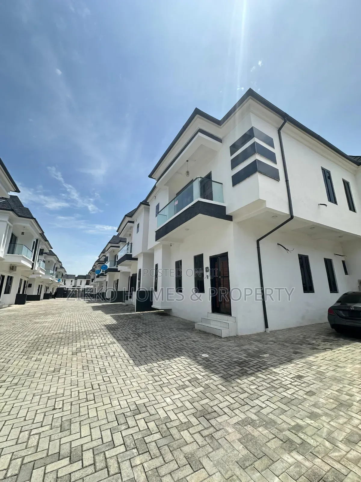 4bdrm Duplex in Ikota, Lekki for sale in Lekki