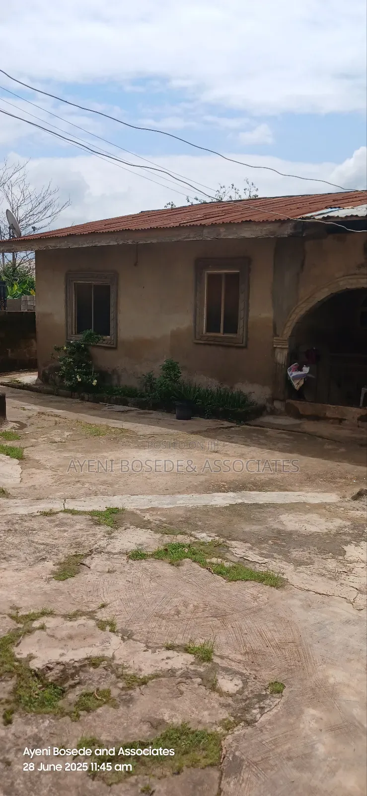 4bdrm Bungalow in Govermit Estate Mowe, Obafemi-Owode for sale in Obafemi-Owode