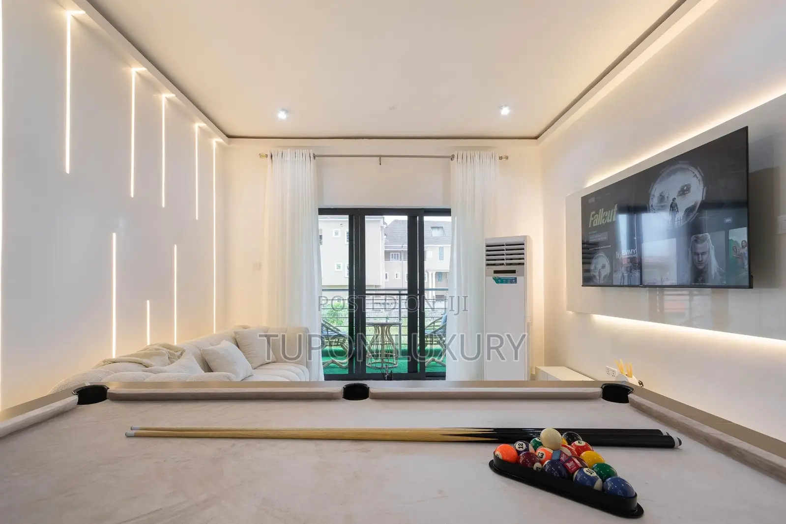 Luxury 2 Bedroom Apartment With Snooker With Ps5 in Lekki Phase 1