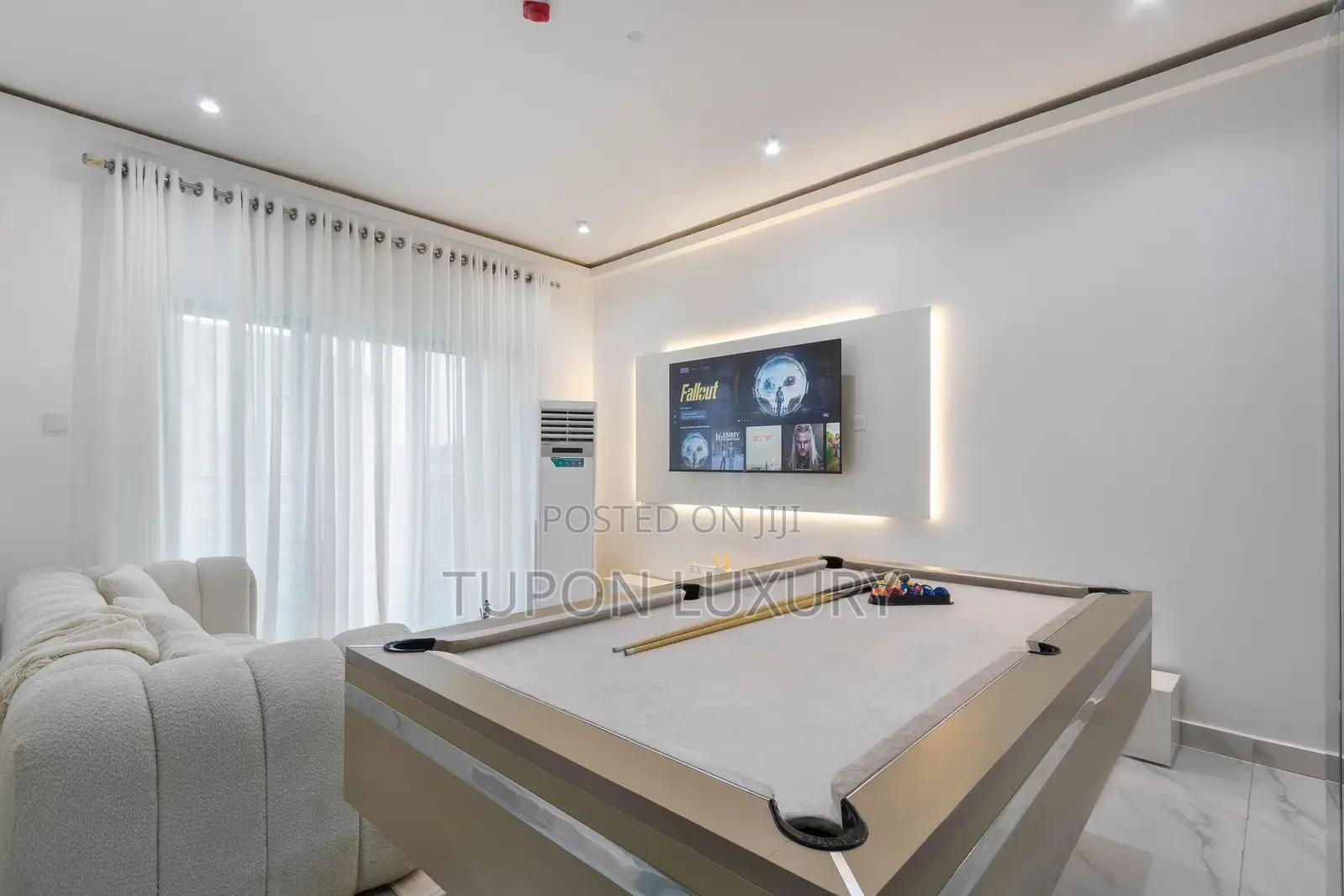 Luxury 2 Bedroom Apartment With Snooker With Ps5 in Lekki Phase 1