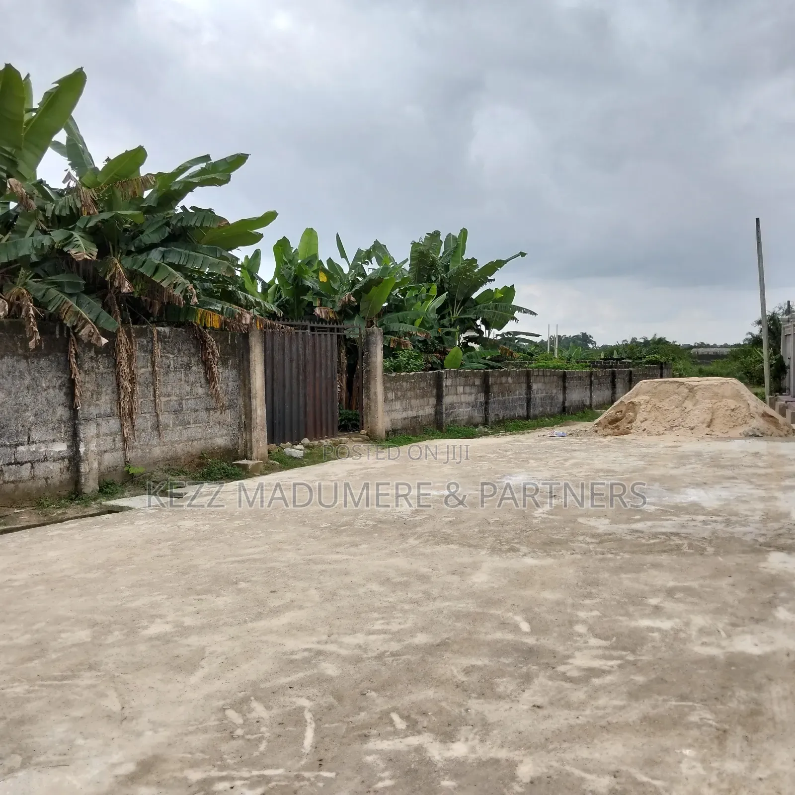 For Sale :11⁄4 Fenced Plots At County Gardens Est Sars Rd Ph in Port-Harcourt