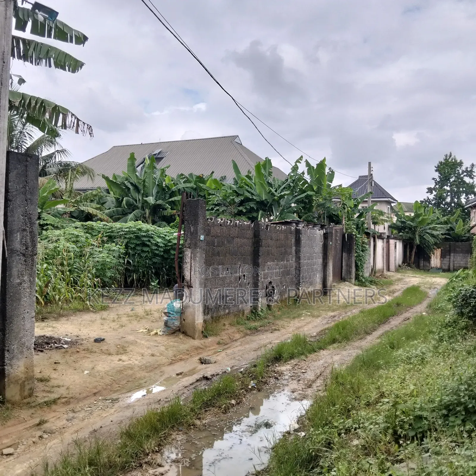 For Sale :11⁄4 Fenced Plots At County Gardens Est Sars Rd Ph in Port-Harcourt