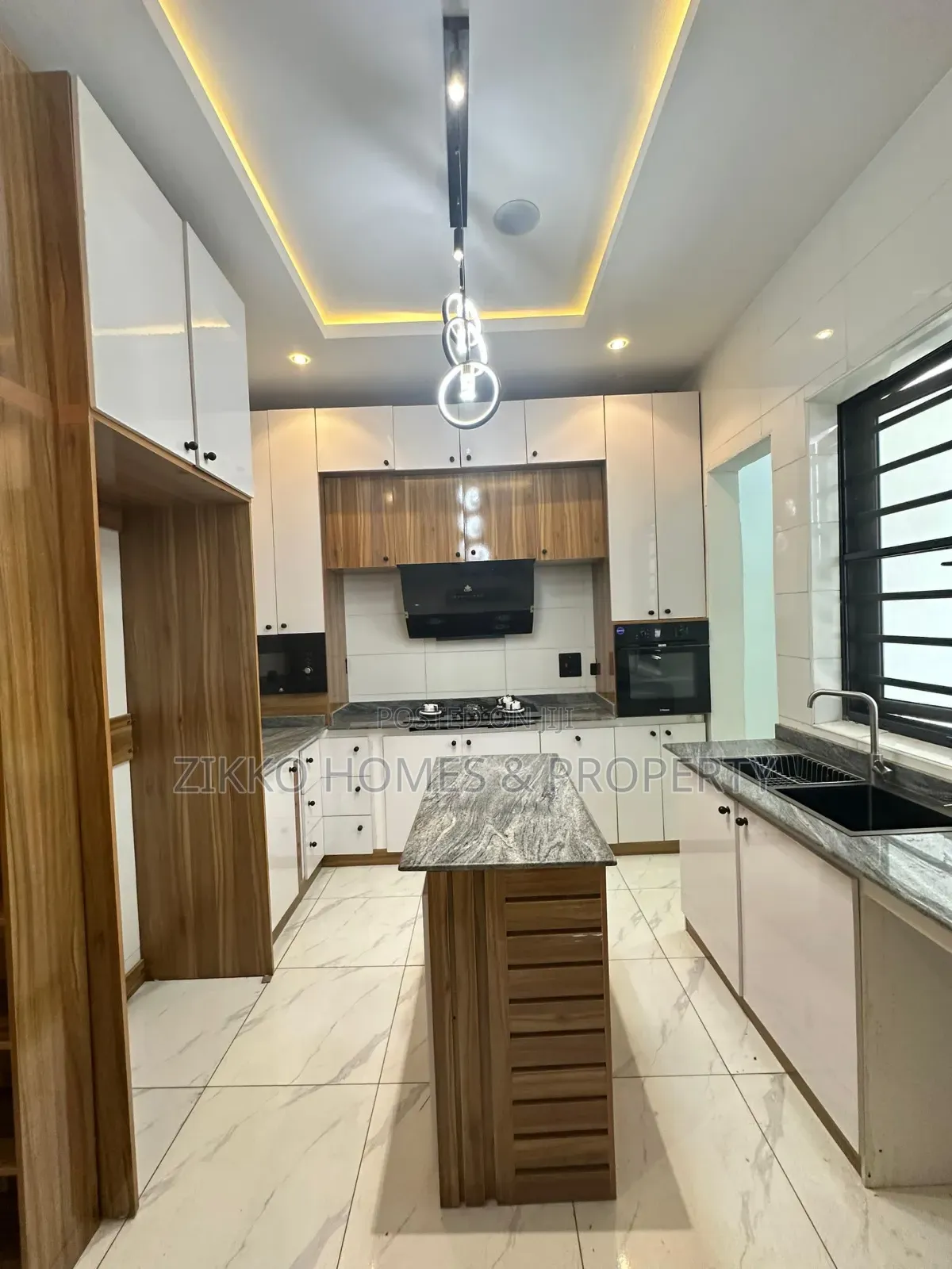 4bdrm Duplex in Ikota, Lekki for sale in Lekki