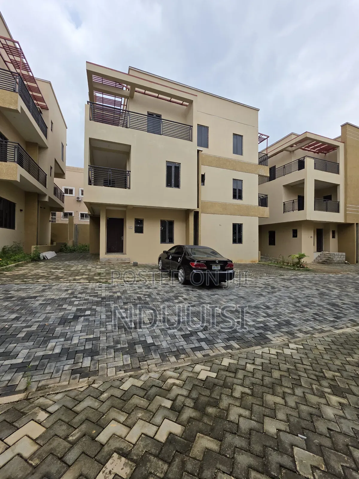 5bdrm Duplex in Stella Marris, Life Camp for sale in Life Camp