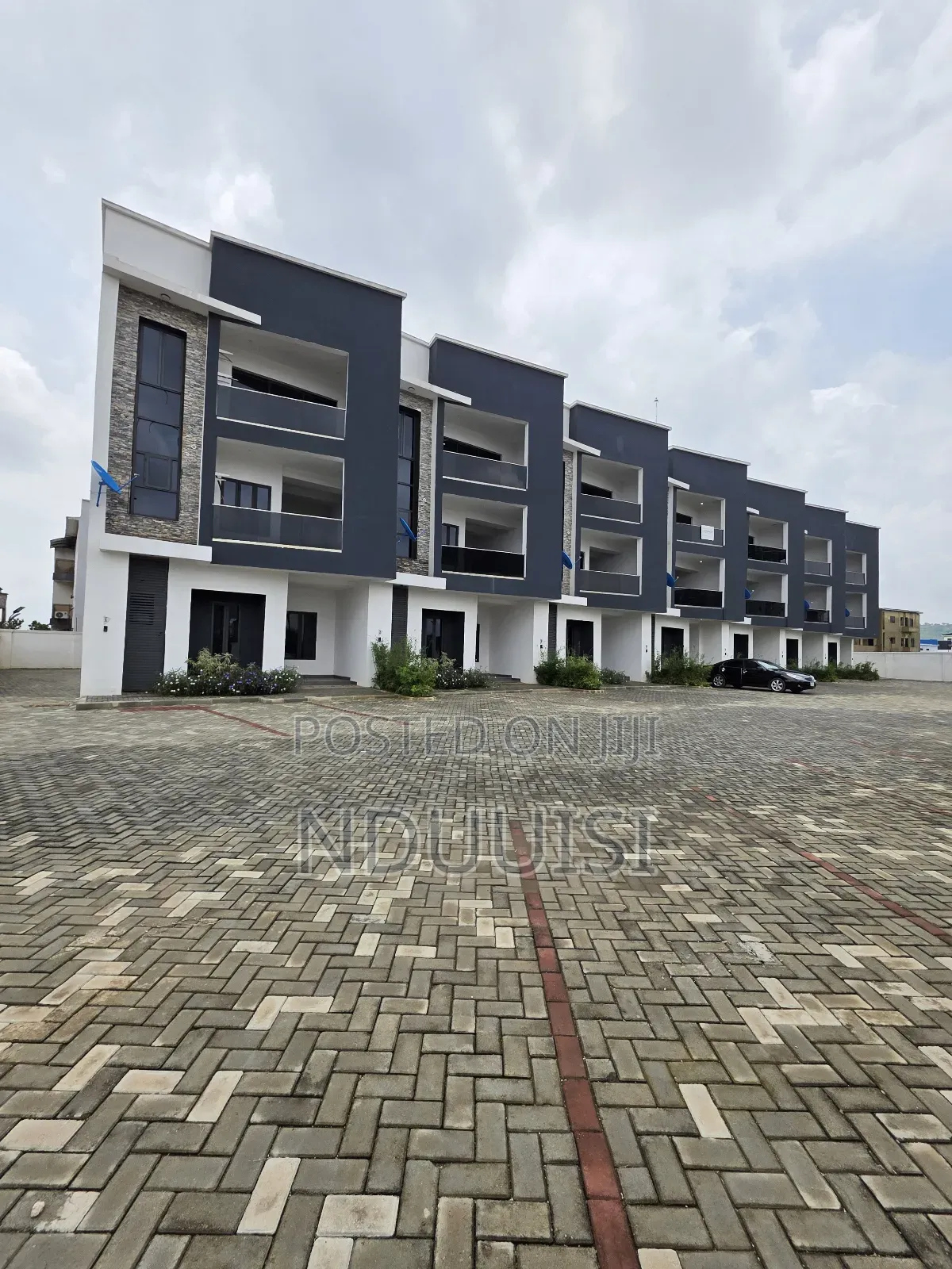 4bdrm Duplex in By Godab Estate, Life Camp for sale in Life Camp