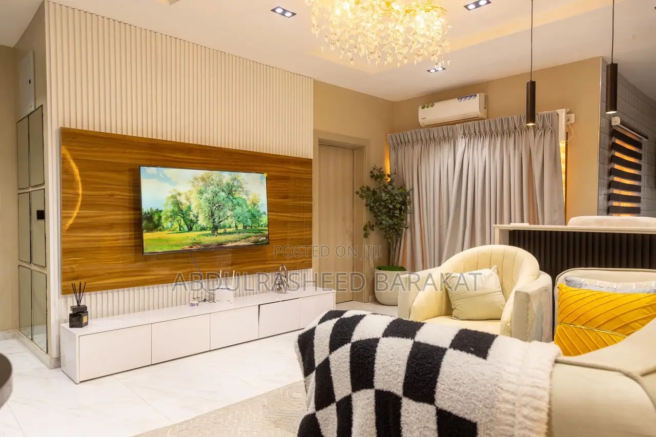 Spacious 1 Bedroom With Pool Gym Balcony in Lekki Phase 1