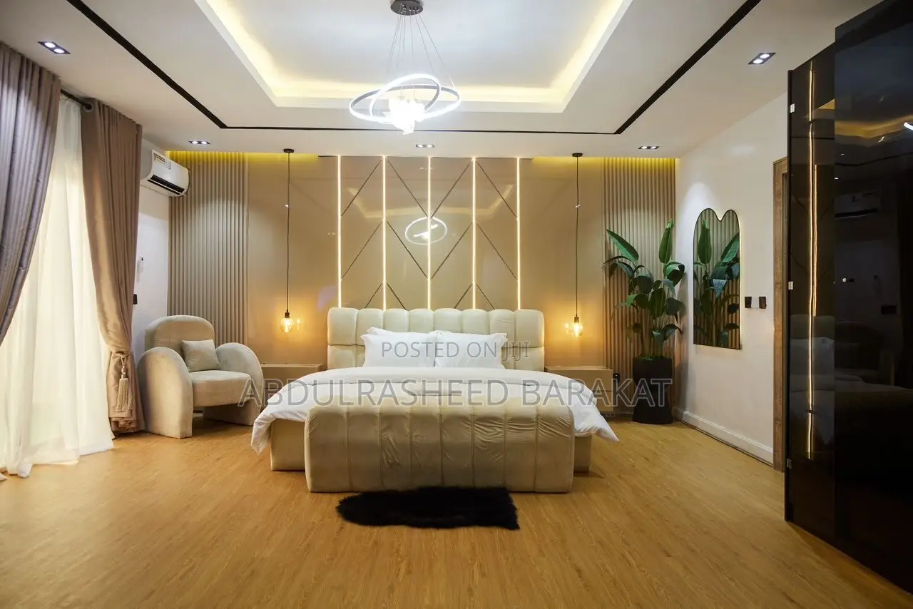 Luxury Spacious 3 Bedroom With Pool Snooker Balcony Bathtub in Victoria Island