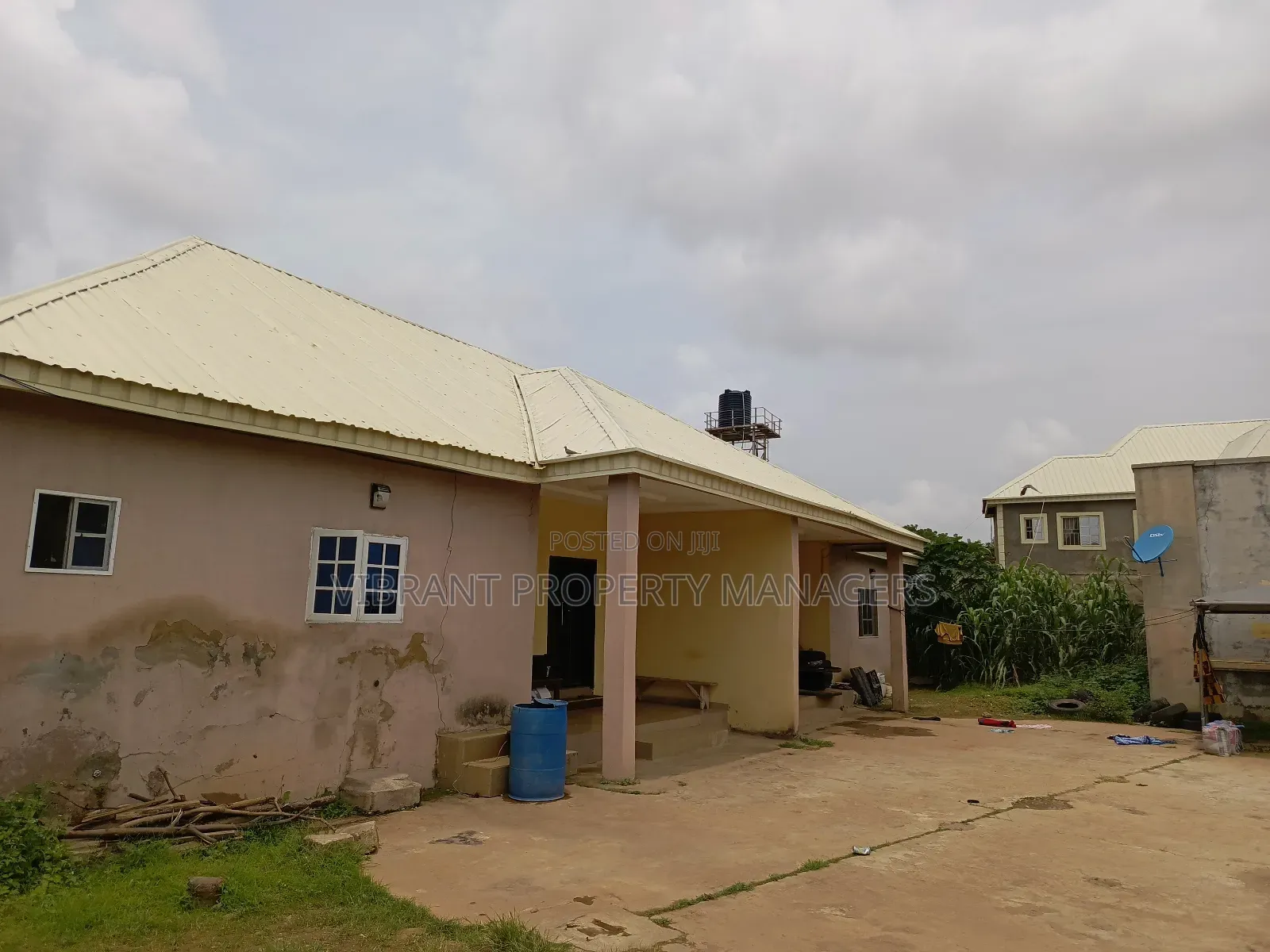 12bdrm Block of Flats in Gwari Avenue Barnawa, Kaduna / Kaduna State in Kaduna / Kaduna State