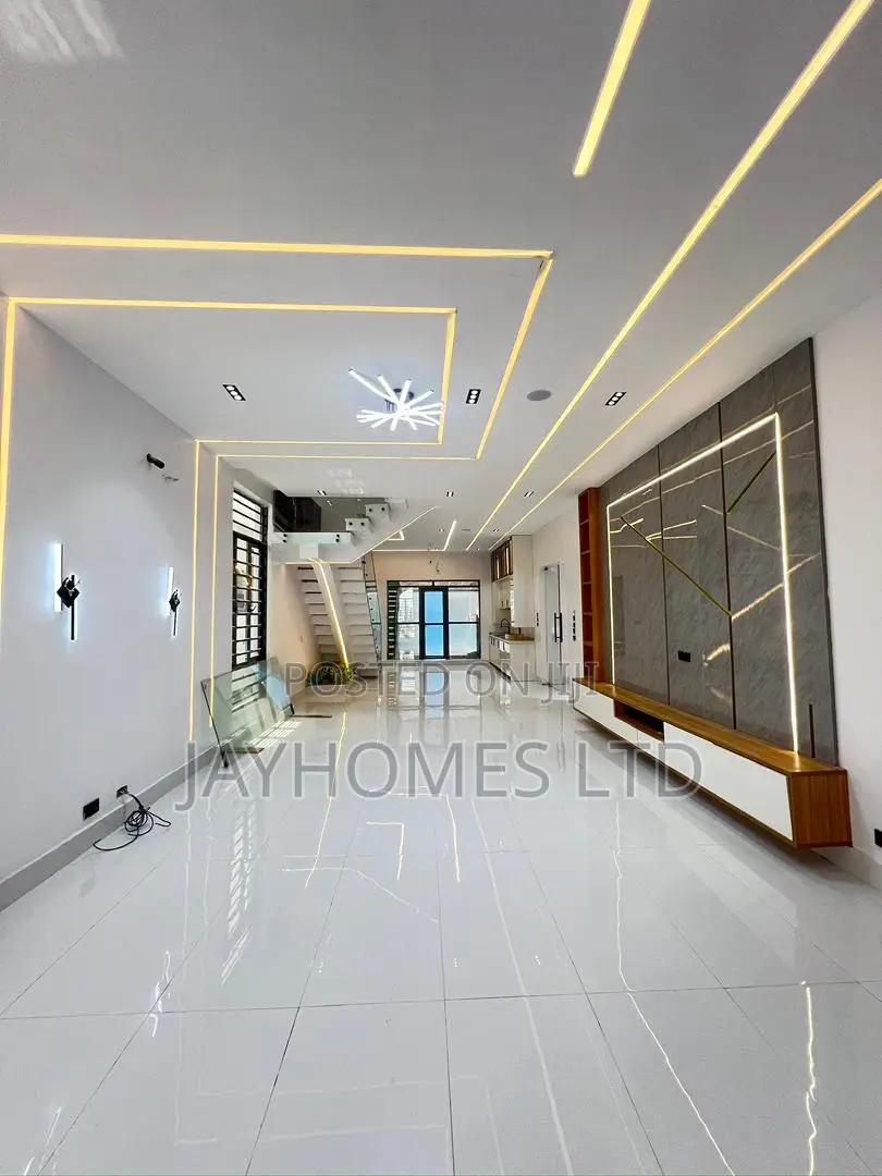 5-Bedroom Detached Duplex With Bq for Sale in Ajah Lagos in Ado / Ajah