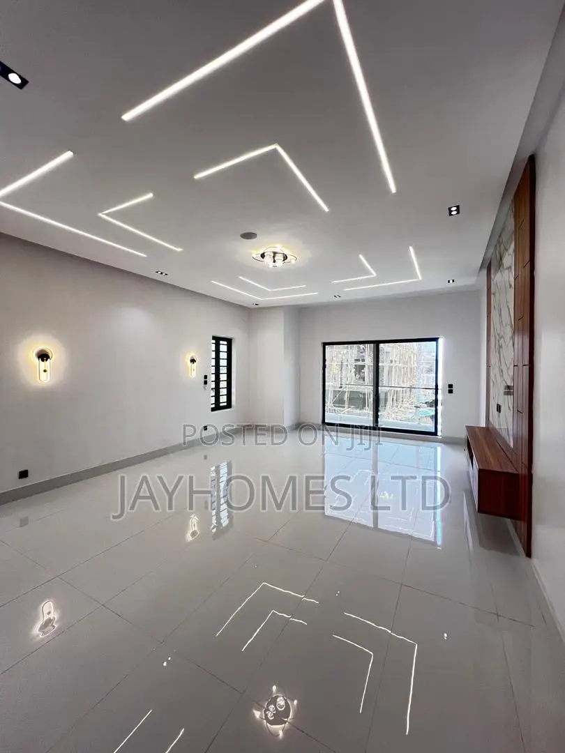 5-Bedroom Detached Duplex With Bq for Sale in Ajah Lagos in Ado / Ajah
