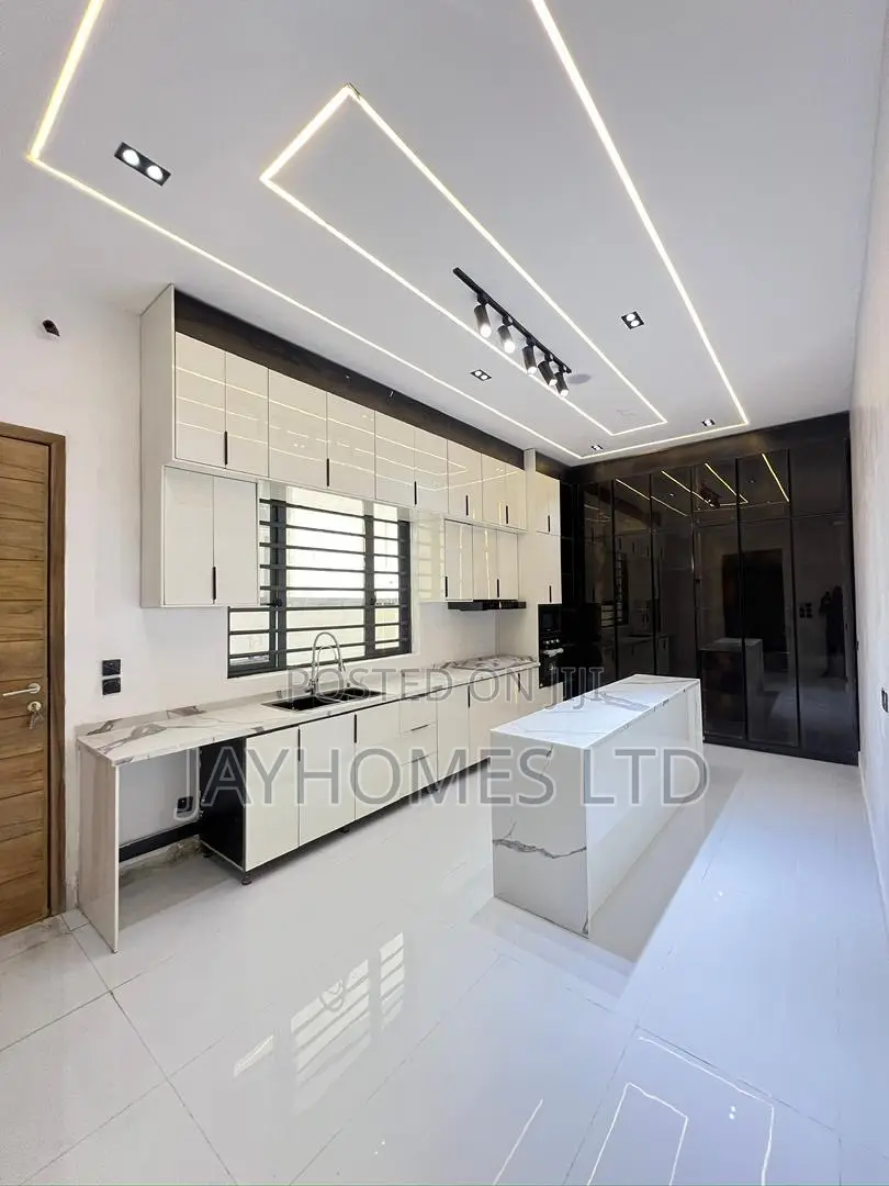 5-Bedroom Detached Duplex With Bq for Sale in Ajah Lagos in Ado / Ajah