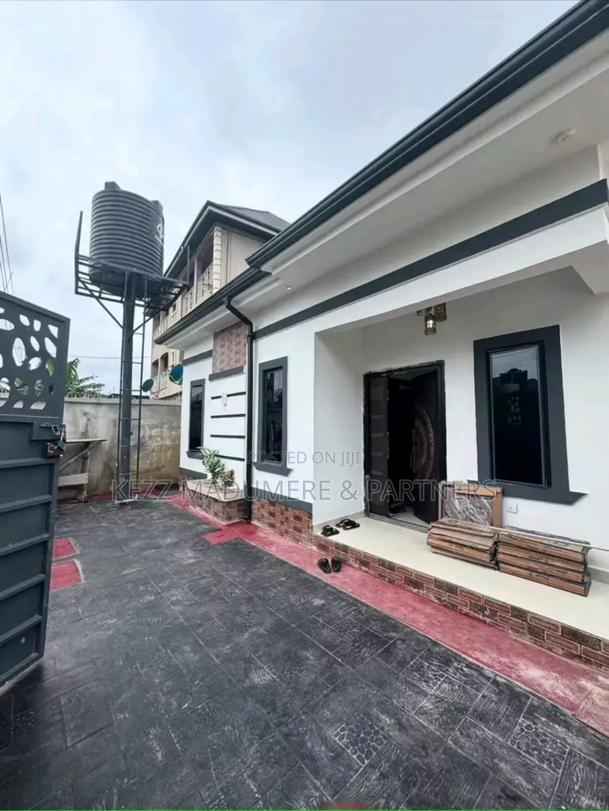2bdrm Bungalow in Aparalink Road for sale in Port-Harcourt